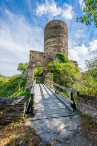 Stahlberg castle ruins near Bacharach-Steeg, it was built as a counter-castle to Stahleck Castle by the Archdiocese of Cologne, a typical spur castle with a neck ditch and drawbridge, Stahlberg castle ruins near Bacharach-Steeg, it was built as a counter-castle to Stahleck Castle by the Archdiocese of Cologne, a typical spur castle with a neck ditch and drawbridge,