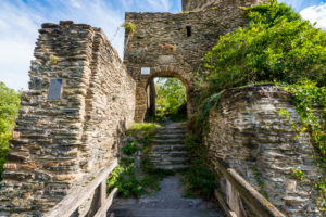 Stahlberg castle ruins near Bacharach-Steeg, it was built as a counter-castle to Stahleck Castle by the Archdiocese of Cologne, a typical spur castle with a neck ditch and drawbridge, Stahlberg castle ruins near Bacharach-Steeg, it was built as a counter-castle to Stahleck Castle by the Archdiocese of Cologne, a typical spur castle with a neck ditch and drawbridge,