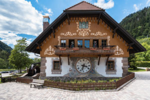 Haus mit Kuckucksuhr, Schwarzwald, Höllental, Ravennaschlucht, Hofgut Sternen, Baden-Württemberg, Deutschland, Europa Haus mit Kuckucksuhr, Schwarzwald, Höllental, Ravennaschlucht, Hofgut Sternen, Baden-Württemberg, Deutschland, Europa