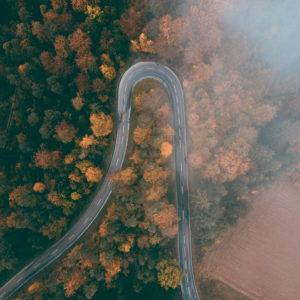 Herbst auf der Schwäbischen Alb, Straße, Kehre, Haarnadelkurve, Luftaufnahme, Baden-Württemberg, Deutschland, Europa Herbst auf der Schwäbischen Alb, Straße, Kehre, Haarnadelkurve, Luftaufnahme, Baden-Württemberg, Deutschland, Europa
