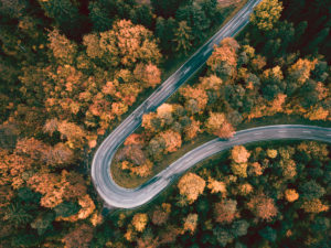 Herbst auf der Schwäbischen Alb, Straße, Kehre, Haarnadelkurve, Luftaufnahme, Baden-Württemberg, Deutschland, Europa Herbst auf der Schwäbischen Alb, Straße, Kehre, Haarnadelkurve, Luftaufnahme, Baden-Württemberg, Deutschland, Europa
