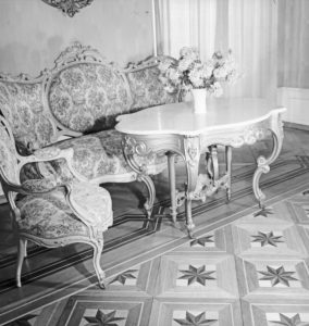Sitting room suite, Germany 1930s. Sitting room suite, Germany 1930s.