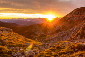 Deutschland, Bayern, Bayerische Alpen, Garmisch-Partenkirchen, Sonnenaufgang im Estergebirge Deutschland, Bayern, Bayerische Alpen, Garmisch-Partenkirchen, Sonnenaufgang im Estergebirge