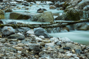 Deutschland, Bayern, Bayerische Alpen, Garmisch-Partenkirchen, Partnachklamm, Bach in der Partnachklamm im Frühling Deutschland, Bayern, Bayerische Alpen, Garmisch-Partenkirchen, Partnachklamm, Bach in der Partnachklamm im Frühling