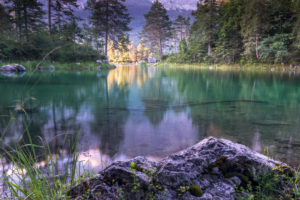 Deutschland, Bayern, Bayerische Alpen, Grainau, Morgenstimmung am Eibsee im Sommer Deutschland, Bayern, Bayerische Alpen, Grainau, Morgenstimmung am Eibsee im Sommer