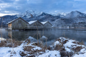 Europa, Deutschland, Bayern, Schlehdorf, Kochelsee, Morgenstimmung am winterlichen Kochelsee Europa, Deutschland, Bayern, Schlehdorf, Kochelsee, Morgenstimmung am winterlichen Kochelsee