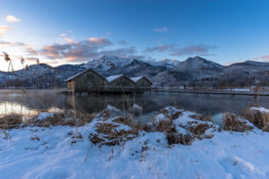 Europa, Deutschland, Bayern, Schlehdorf, Kochelsee, Morgenstimmung am winterlichen Kochelsee Europa, Deutschland, Bayern, Schlehdorf, Kochelsee, Morgenstimmung am winterlichen Kochelsee