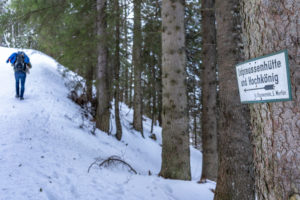 Europe, Austria, Berchtesgaden Alps, Salzburg, Werfen, Ostpreussenhütte, signpost to the Ostpreussenhütte in the mountain forest Europe, Austria, Berchtesgaden Alps, Salzburg, Werfen, Ostpreussenhütte, signpost to the Ostpreussenhütte in the mountain forest