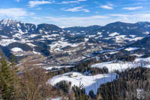 Europa, Österreich, Berchtesgadener Alpen, Salzburg, Werfen, Ostpreussenhütte, Blick auf das Talbecken bei Werfen und das Tennengebirge Europa, Österreich, Berchtesgadener Alpen, Salzburg, Werfen, Ostpreussenhütte, Blick auf das Talbecken bei Werfen und das Tennengebirge