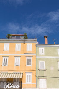 2 Hausfassaden in Cres, Insel Cres, Kroatien 2 Hausfassaden in Cres, Insel Cres, Kroatien