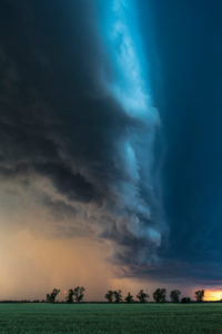 Gewitterwolken über Feldlandschaft Gewitterwolken über Feldlandschaft