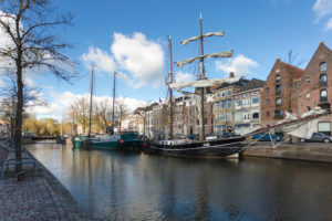 Kanal in der Innenstadt von Groningen, Niederlande Kanal in der Innenstadt von Groningen, Niederlande