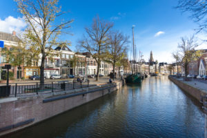 Kanal im Stadtzentrum von Groningen, Niederlande Kanal im Stadtzentrum von Groningen, Niederlande