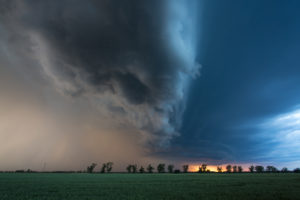 Gewitter über einem Feld Gewitter über einem Feld