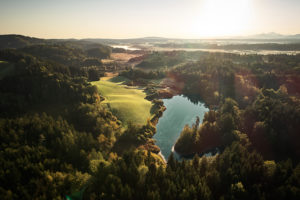 Drone recording of the Koglweiher in Ellbach, Upper Bavaria, in the autumnal morning mood