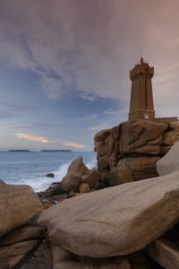 France, Brittany, Côtes-d'Armor, Côte de Granite Rose, Ploumanac'h, granite rock and lighthouse at Pointe de Squewel, also point de Squéouel, daybreak France, Brittany, Côtes-d'Armor, Côte de Granite Rose, Ploumanac'h, granite rock and lighthouse at Pointe de Squewel, also point de Squéouel, daybreak