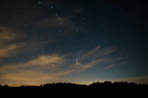The comet "Neowise" or C / 2020 F3 is visible in the northern starry sky in July on a clear night and draws a clear tail. Leutkirch, Baden-Württemberg, Germany The comet "Neowise" or C / 2020 F3 is visible in the northern starry sky in July on a clear night and draws a clear tail. Leutkirch, Baden-Württemberg, Germany