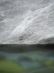 fließendes Wasser, Felsen, fließendes Wasser, Felsen,