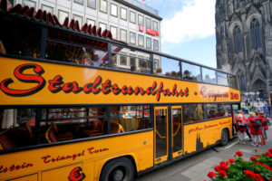 Germany, North Rhine-Westphalia, Cologne, city tour, city tours, tour bus in front of Cologne Cathedral Germany, North Rhine-Westphalia, Cologne, city tour, city tours, tour bus in front of Cologne Cathedral
