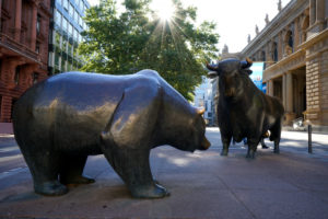 Germany, Hesse, Frankfurt am Main, bull and bear sculptures in front of Frankfurt Stock Exchange Germany, Hesse, Frankfurt am Main, bull and bear sculptures in front of Frankfurt Stock Exchange
