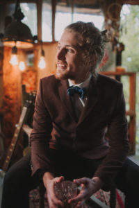 Alternative wedding, bridegroom, nervously, strain, wait, drink whisky Alternative wedding, bridegroom, nervously, strain, wait, drink whisky