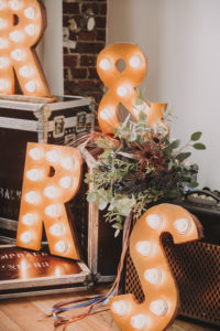 Wedding decoration, suitcase, letters, MR & MRS, shine, detail, bridal bouquet,