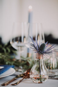 Hochzeit, Tisch, gedeckt, Detail, Glühbirne, Distel, Unschärfe, Hochzeit, Tisch, gedeckt, Detail, Glühbirne, Distel, Unschärfe,
