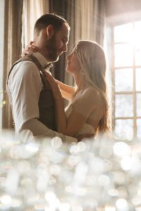 Newlyweds, young, inside Newlyweds, young, inside