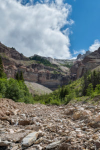 Aldein, Provinz Bozen, Südtirol, Italien. Geoparc Bletterbach. Die Gorz, dem Talende der Bletterbachschlucht Aldein, Provinz Bozen, Südtirol, Italien. Geoparc Bletterbach. Die Gorz, dem Talende der Bletterbachschlucht