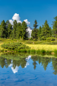 Sand in Taufers, Provinz Bozen, Südtirol, Italien. Der Trejersee im Wandergebiet Speikboden. Im Hintergrund der Gipfel des Grossen Löffler Sand in Taufers, Provinz Bozen, Südtirol, Italien. Der Trejersee im Wandergebiet Speikboden. Im Hintergrund der Gipfel des Grossen Löffler