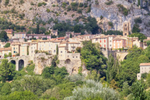 Moustiers Sainte Marie, Alpes de Haute Provence, Provence, France, Europe Moustiers Sainte Marie, Alpes de Haute Provence, Provence, France, Europe