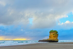 Rock formation shaped like a boot, Punakaiki, Paparoa National Park, South Island, New Zealand