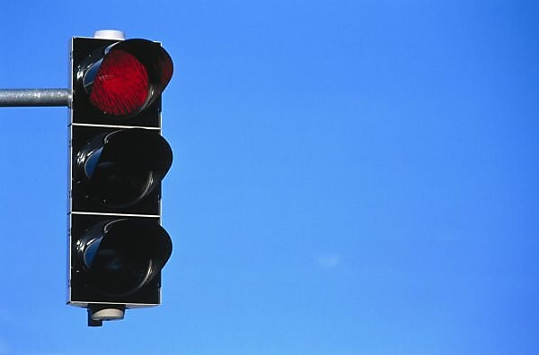 Bildagentur Mauritius Images Verkehrsampel Rot Gelb Ampel Licht Lichtsignal Verkehrsregelung Himmel Blau