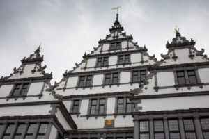 Deutschland, Nordrhein-Westfalen, Paderborn, Kernstadt, Ausschnitt der Giebelfassade des historischen Paderborner Rathauses, Wahrzeichen, Sehenswürdigkeit, Weserrenaissance, 1613 - 1620, Deutschland, Nordrhein-Westfalen, Paderborn, Kernstadt, Ausschnitt der Giebelfassade des historischen Paderborner Rathauses, Wahrzeichen, Sehenswürdigkeit, Weserrenaissance, 1613 - 1620,