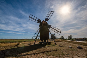 Bockwindmühle auf Öland im Gegenlicht. Bockwindmühle auf Öland im Gegenlicht.