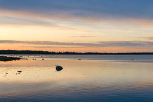Sonnenuntergang über der Bucht von Grankullaviken auf Öland Sonnenuntergang über der Bucht von Grankullaviken auf Öland