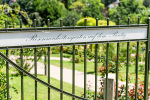 Eingangstor zum Rosenneuheitengarten auf dem Beutig Eingangstor zum Rosenneuheitengarten auf dem Beutig