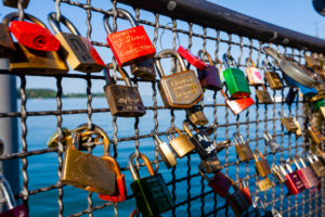 Liebesschloss, Brücke, Vorhängeschloss, Liebe, Symbol, verliebt, Brauch Liebesschloss, Brücke, Vorhängeschloss, Liebe, Symbol, verliebt, Brauch