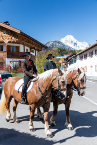 Georgiritt, Reiter, Kutschen, Festumzug, Mittenwald, Bayern, Oberbayern, Deutschland, Georgiritt, Reiter, Kutschen, Festumzug, Mittenwald, Bayern, Oberbayern, Deutschland,
