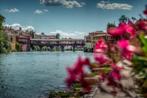 Italien, Südtirol, Venetien, Bassano del Grappa, Brenta, Brücke, Holzbrücke, Ponte degli Alpini Italien, Südtirol, Venetien, Bassano del Grappa, Brenta, Brücke, Holzbrücke, Ponte degli Alpini