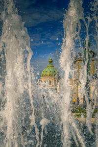 Europa, Dänemark, Kopenhagen, Zentrum, die Fontänen vor dem Schloss Amalienborg, im Hintergrund die Marmorkirche, Europa, Dänemark, Kopenhagen, Zentrum, die Fontänen vor dem Schloss Amalienborg, im Hintergrund die Marmorkirche,