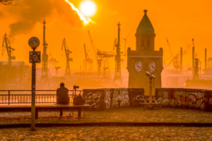 Deutschland, Hamburg, Elbe, Hafen, St. Pauli, Landungsbrücken, Pegelturm, Sonnenuntergang Deutschland, Hamburg, Elbe, Hafen, St. Pauli, Landungsbrücken, Pegelturm, Sonnenuntergang