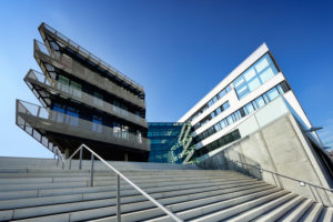 Hafencity-Universität an der Überseeallee in der Hafencity von Hamburg, Deutschland, Europa Hafencity-Universität an der Überseeallee in der Hafencity von Hamburg, Deutschland, Europa