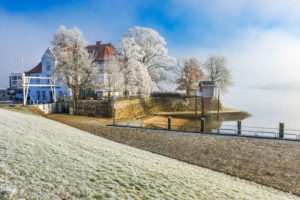 Zollenspieker ferry house on the Elbe in Kirchwerder, Vier- und Marschlande, Hamburg, Germany, Europe Zollenspieker ferry house on the Elbe in Kirchwerder, Vier- und Marschlande, Hamburg, Germany, Europe