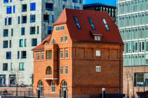 Germany, Hamburg, 'HafenCity' (city quarter), brick building, office building, 'Ericusbrücke' (Ericus bridge) Germany, Hamburg, 'HafenCity' (city quarter), brick building, office building, 'Ericusbrücke' (Ericus bridge)