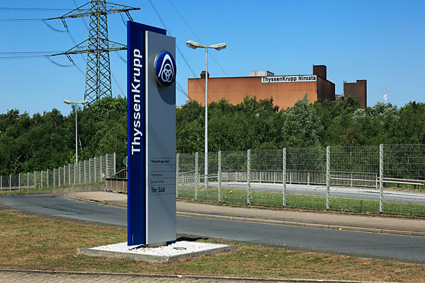 Bildagentur | mauritius images | Germany, Europe, Bochum, Ruhr area,  Westphalia, North Rhine-Westphalia, Germany, Europe, Bochum-Hoentrop, name  plate, company logo, industry, production, high-grade steel, high-grade  steel production, ThyssenKrupp,