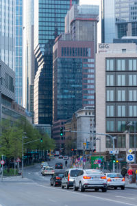 Deutschland, Hessen, Frankfurt, Frankfurter Skyline, Blick bei Untermainbrücke ins Bankenviertel. Deutschland, Hessen, Frankfurt, Frankfurter Skyline, Blick bei Untermainbrücke ins Bankenviertel.