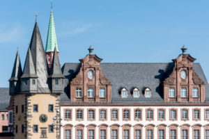 Deutschland, Hessen, Frankfurt, der Rententurm ein spätgotischer Torturm der ehemaligen Stadtbefestigung. Teil des Saalhofs. Deutschland, Hessen, Frankfurt, der Rententurm ein spätgotischer Torturm der ehemaligen Stadtbefestigung. Teil des Saalhofs.