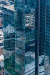 Deutschland, Hessen, Frankfurt, Blick vom Main Tower auf die Fassade des Commerzbank Hochhaus. Deutschland, Hessen, Frankfurt, Blick vom Main Tower auf die Fassade des Commerzbank Hochhaus.