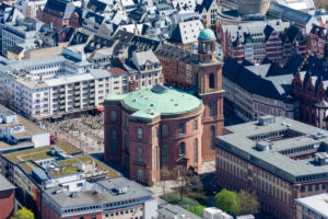 Deutschland, Hessen, Frankfurt, Blick vom Main Tower Richtung Paulskirche. Deutschland, Hessen, Frankfurt, Blick vom Main Tower Richtung Paulskirche.
